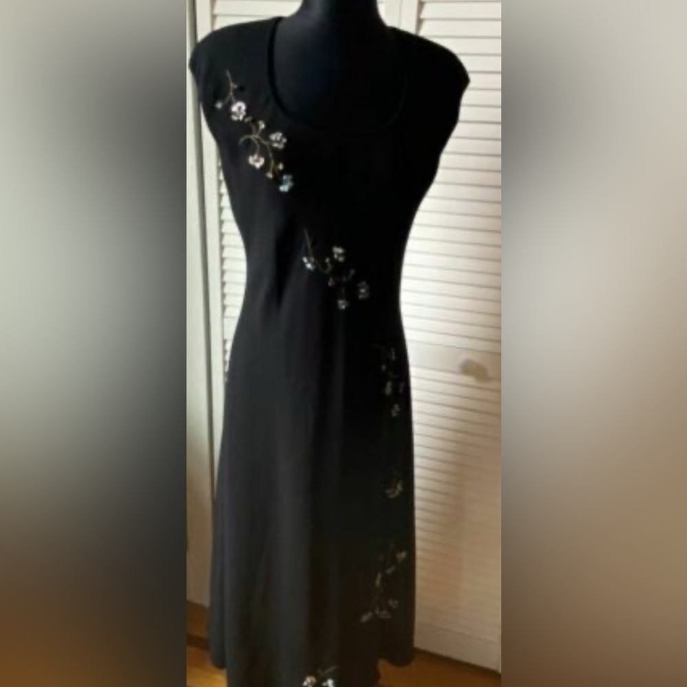 Jones New York Black slevrss  Dress with Floral Embroidery & stone detail - Picture 9 of 10